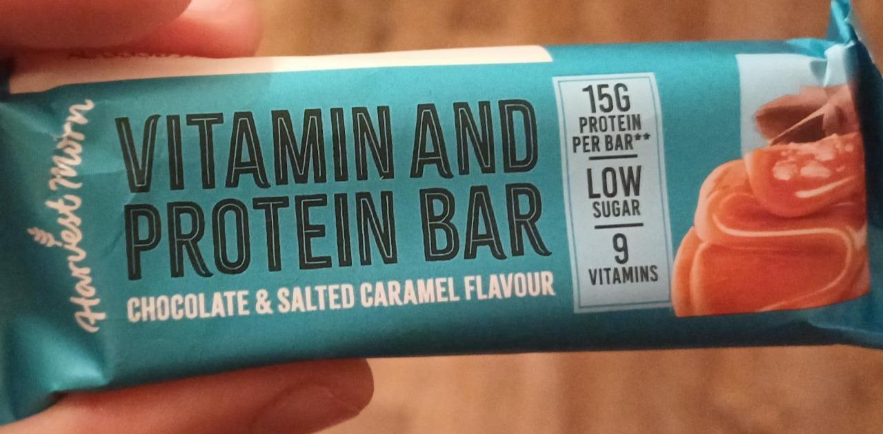 Fotografie - Vitamin and Protein Bar Chocolate & Salted Caramel Flavour Harvest Morn