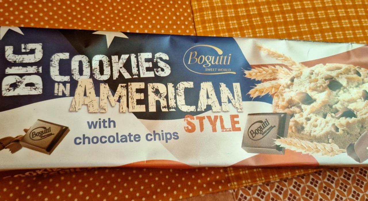 Fotografie - Big Cookies in American style with chocolate chips Bogutti