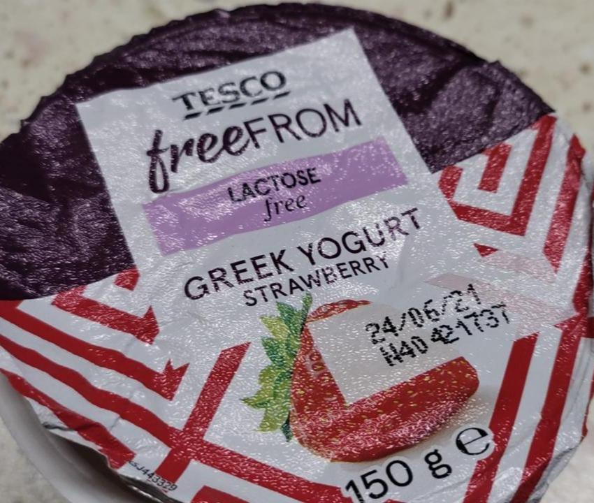 Fotografie - Greek yogurt lactose free Strawberry Tesco free from