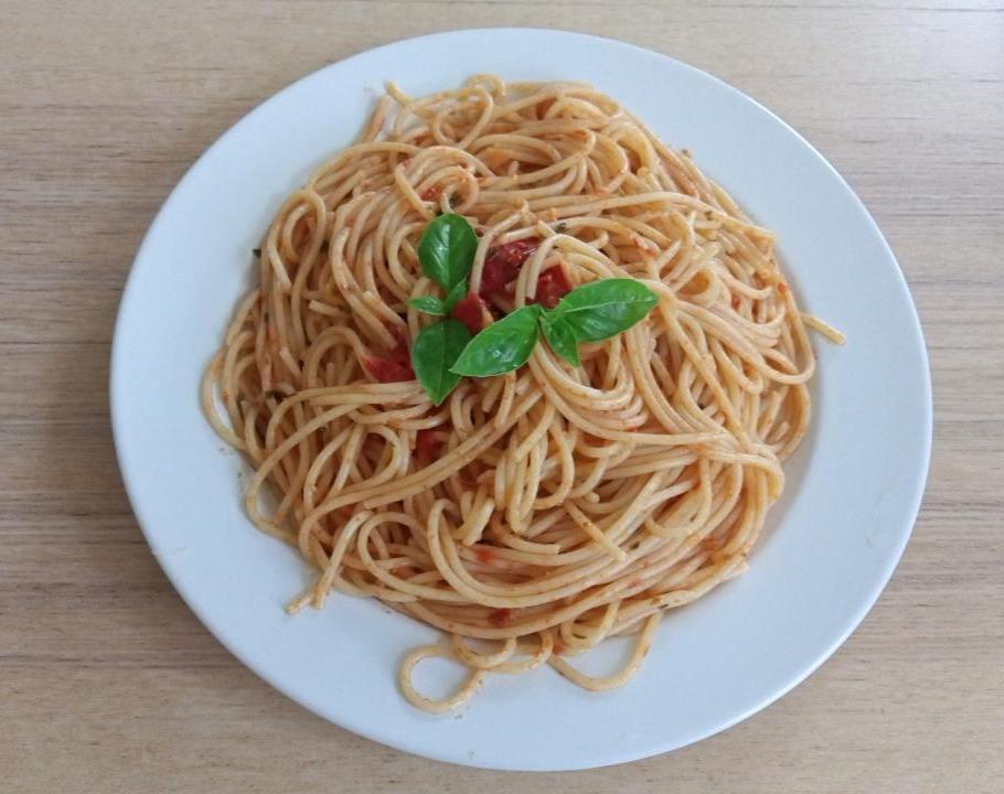 Fotografie - špagety s bazalkou a cherry paradajkami Aglio olio
