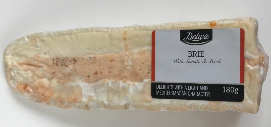 Fotografie - Deluxe Brie s rajčaty a bazalkou