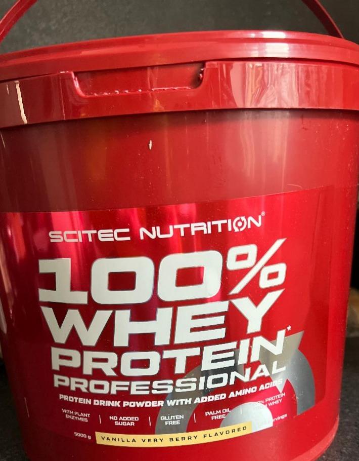 Fotografie - 100% Whey protein professional Vanilla Very Berry flavored Scitec Nutrition