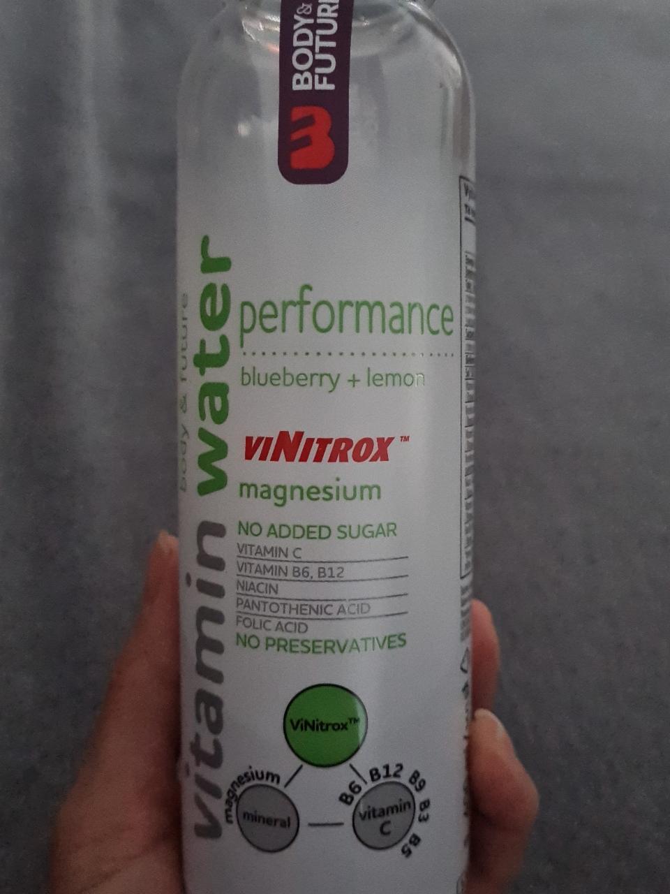 Fotografie - Vitamin Water Performance blueberry + lemon