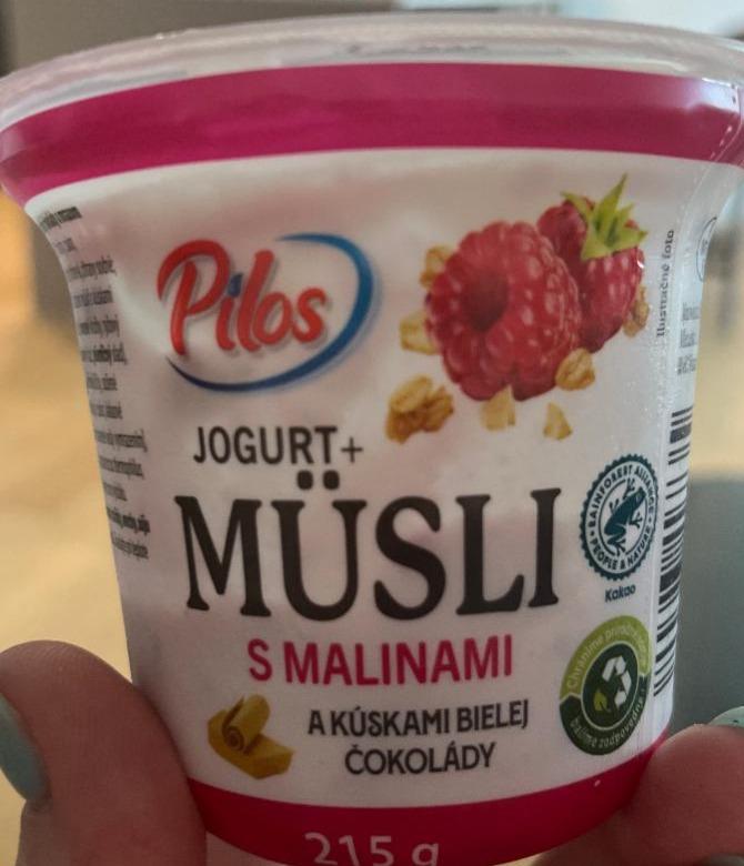 Fotografie - Jogurt + Müsli s malinami a kúskami bielej čokolády Pilos
