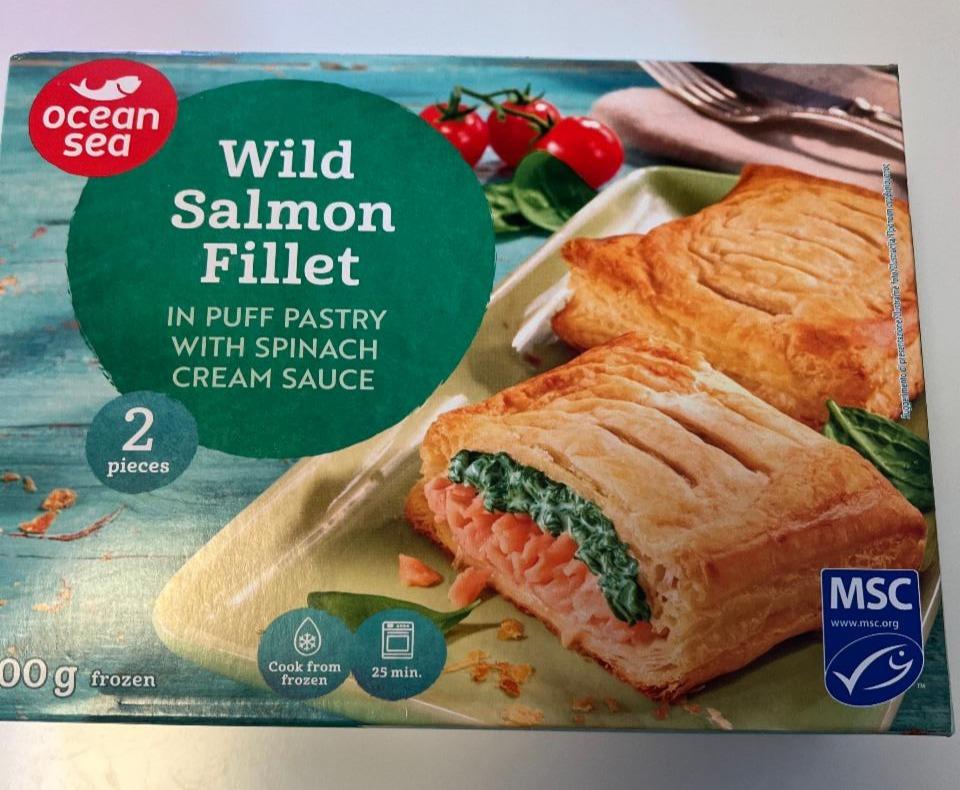 Fotografie - Wild Salmon Fillet in puff pastry with spinach cream sauce Ocean Sea