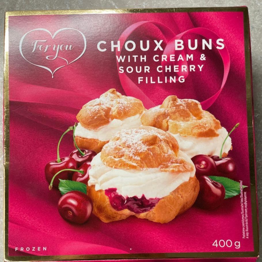 Fotografie - Choux buns with cream & sour cherry For you