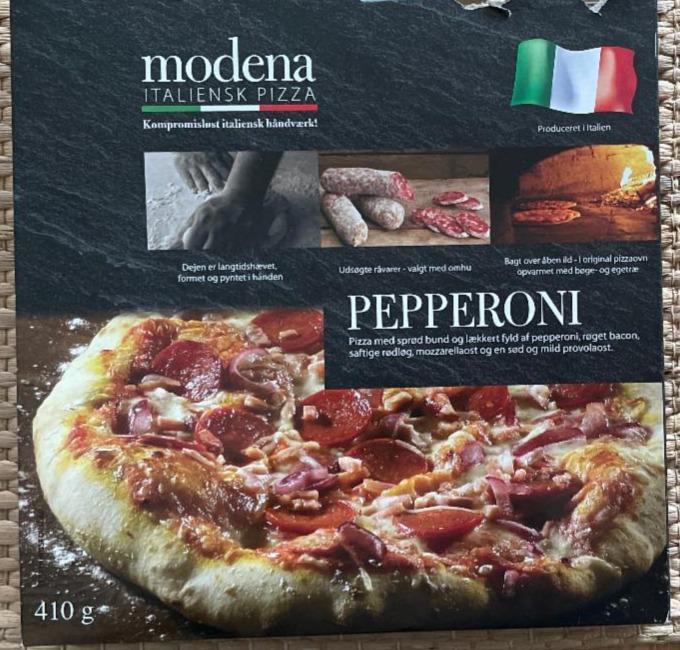 Fotografie - Modena italiensk pizza pepperoni