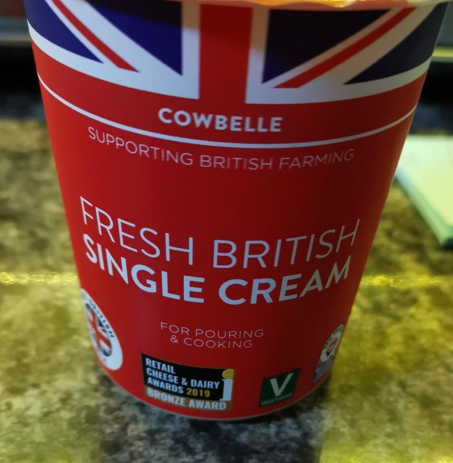 Fotografie - Fresh british single cream Cowbelle