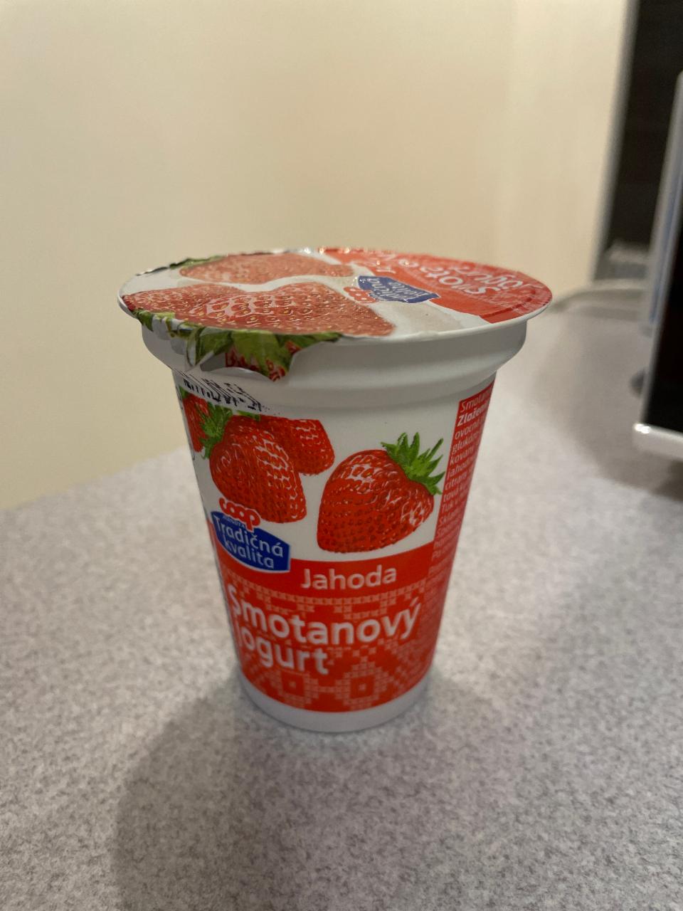 Fotografie - smotanový jogurt jahoda
