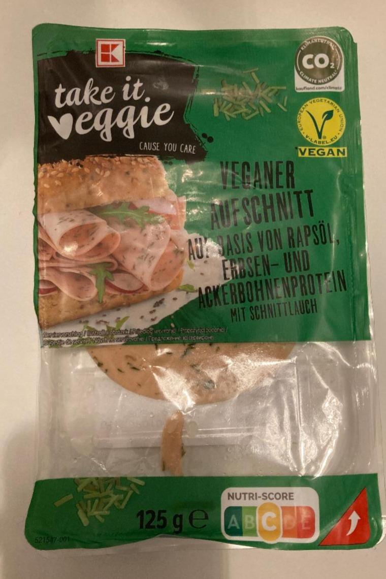 Fotografie - Veganer aufschnitt auf basis von rapsöl erbsen- und ackerbohnenprotein mit schnittlauch Take it veggie
