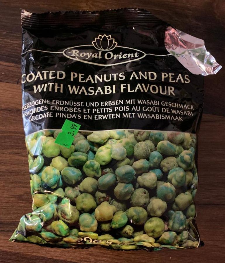 Fotografie - Coated Peanuts And Peas With Wasabi Flavour Royal Orient