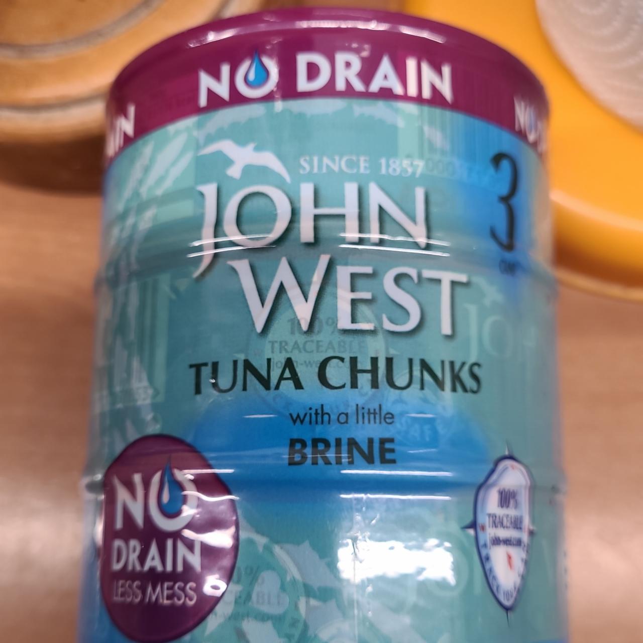 Fotografie - Tuna chunks with a little brine John West