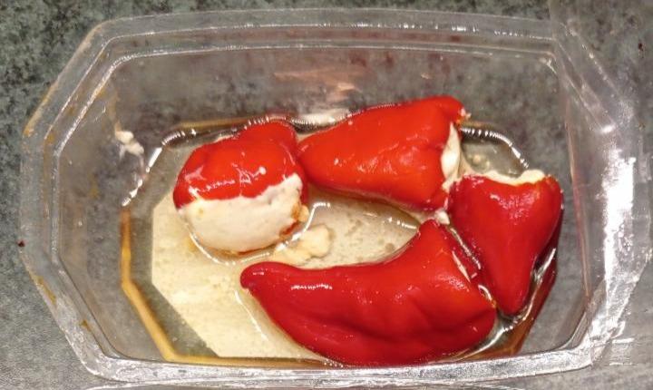 Fotografie - červená paprika plnená feta syrom
