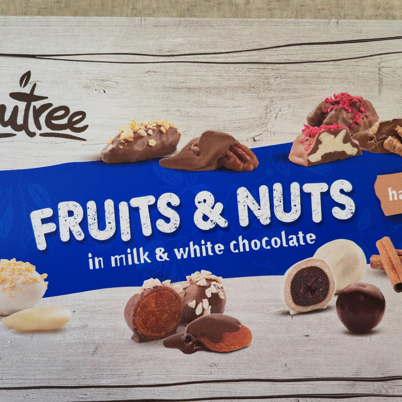 Fotografie - Fruits & Nuts in milk & white chocolate Frutree