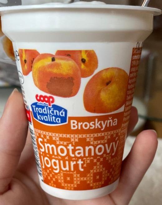 Fotografie - Smotanový jogurt broskyňa Coop Jednota Tradičná kvalita