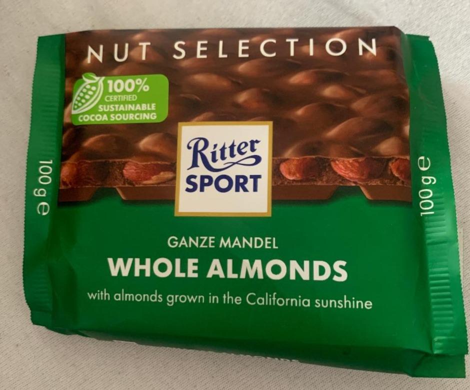 Fotografie - Whole Almonds Nut Selection Ritter Sport