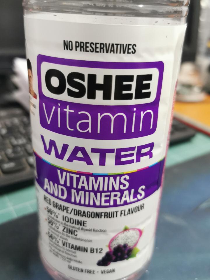 Fotografie - Oshee Vitamin Red grape and dragonfruit flavour