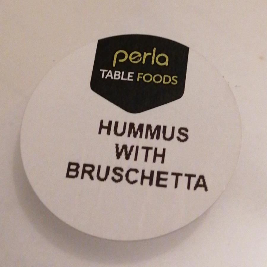 Fotografie - Hummus with bruschetta Perla Table Foods