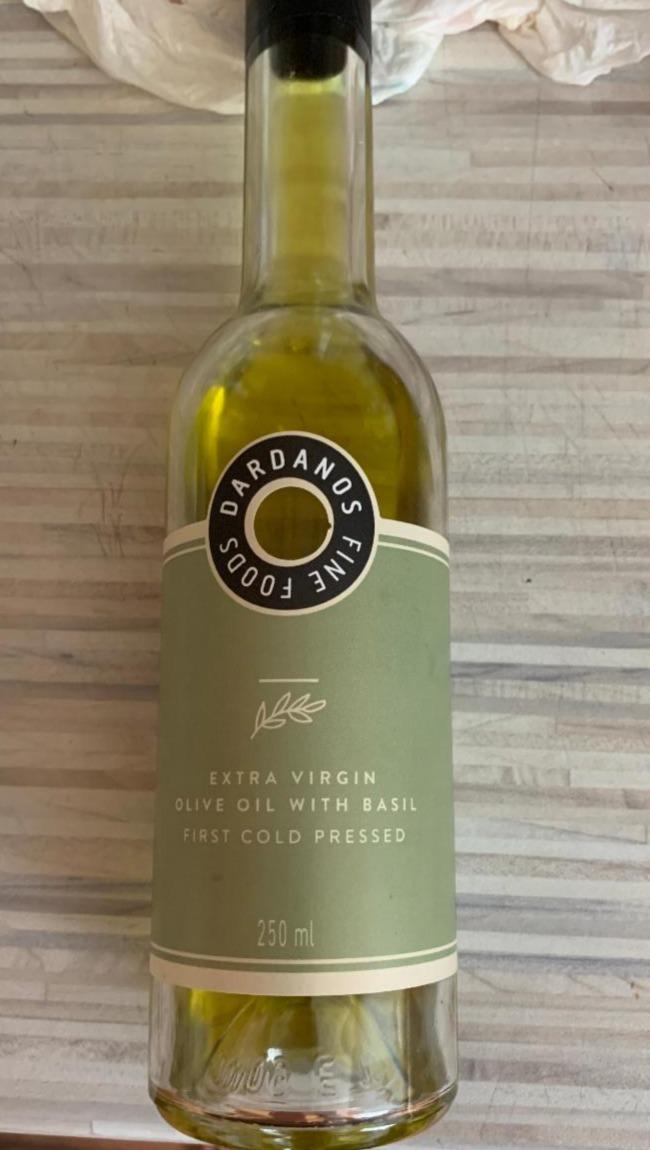 Fotografie - extra virgin Olive oil with basil