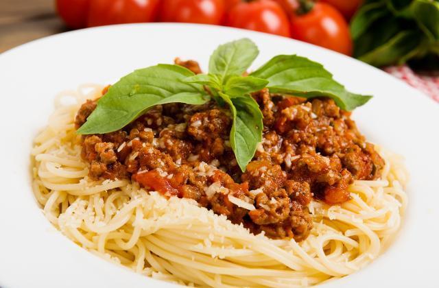 Fotografie - špagety boloňské so syrom