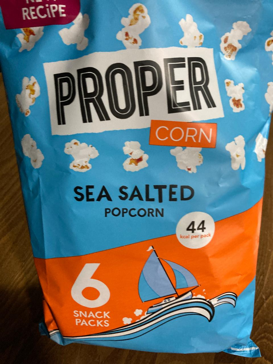 Fotografie - proper corn sea salted popcorn