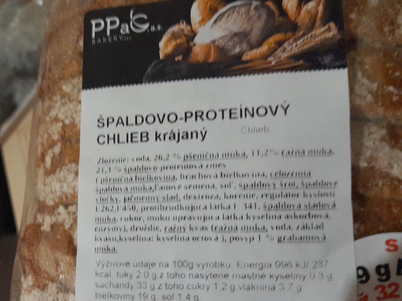 Fotografie - Špaldovo-proteínový chlieb krájaný PPaC