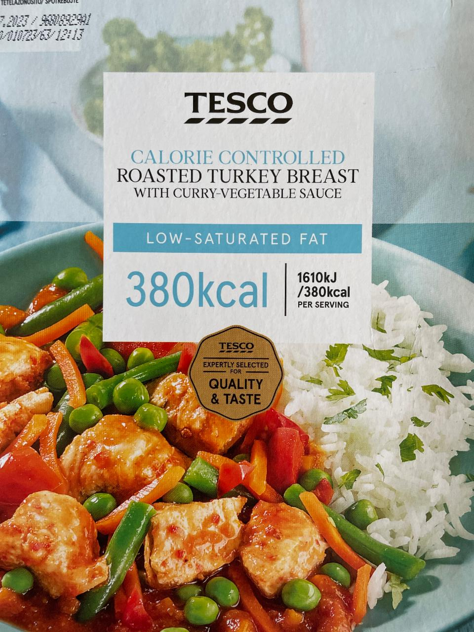 Fotografie - Calorie Controlled Roasted Turkey Breast with Curry Vegetable Sauce Tesco