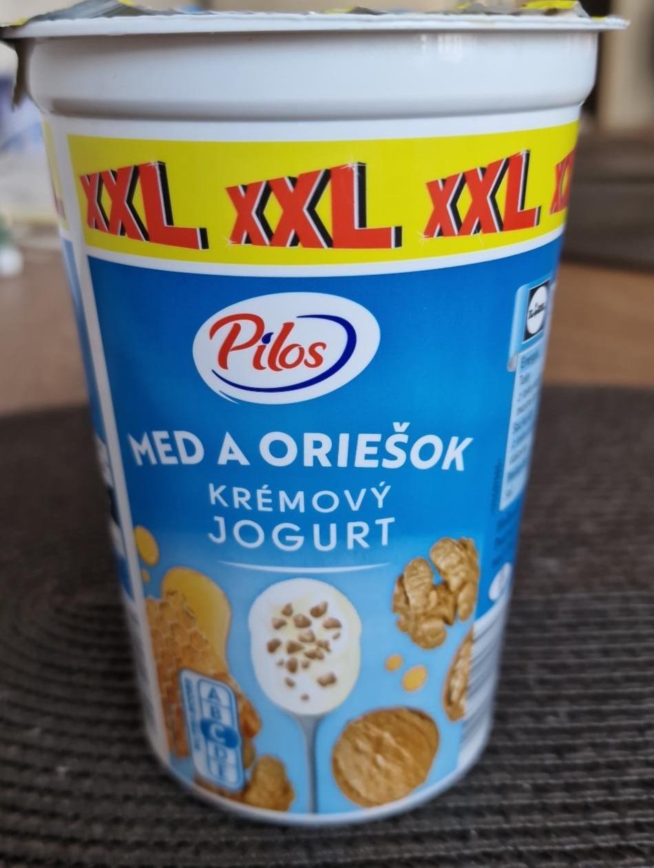 Fotografie - Med a oriešok Krémový jogurt Pilos