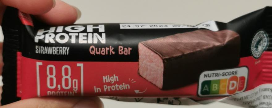 Fotografie - High Protein Quark Bar Strawberry Milbona