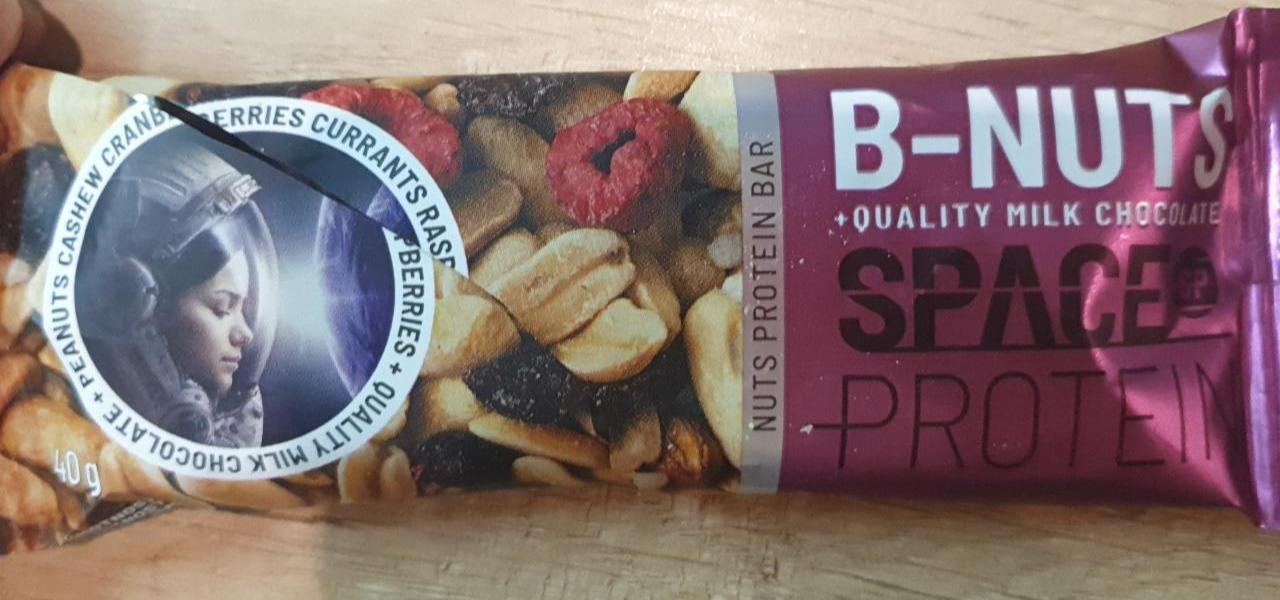 Fotografie - B nuts Space protein bar peanut cashew cranberries