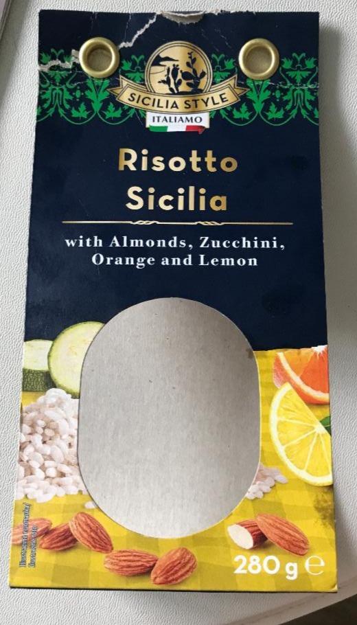 Fotografie - Risotto Sicilia with almonds, zucchini, orange and lemon