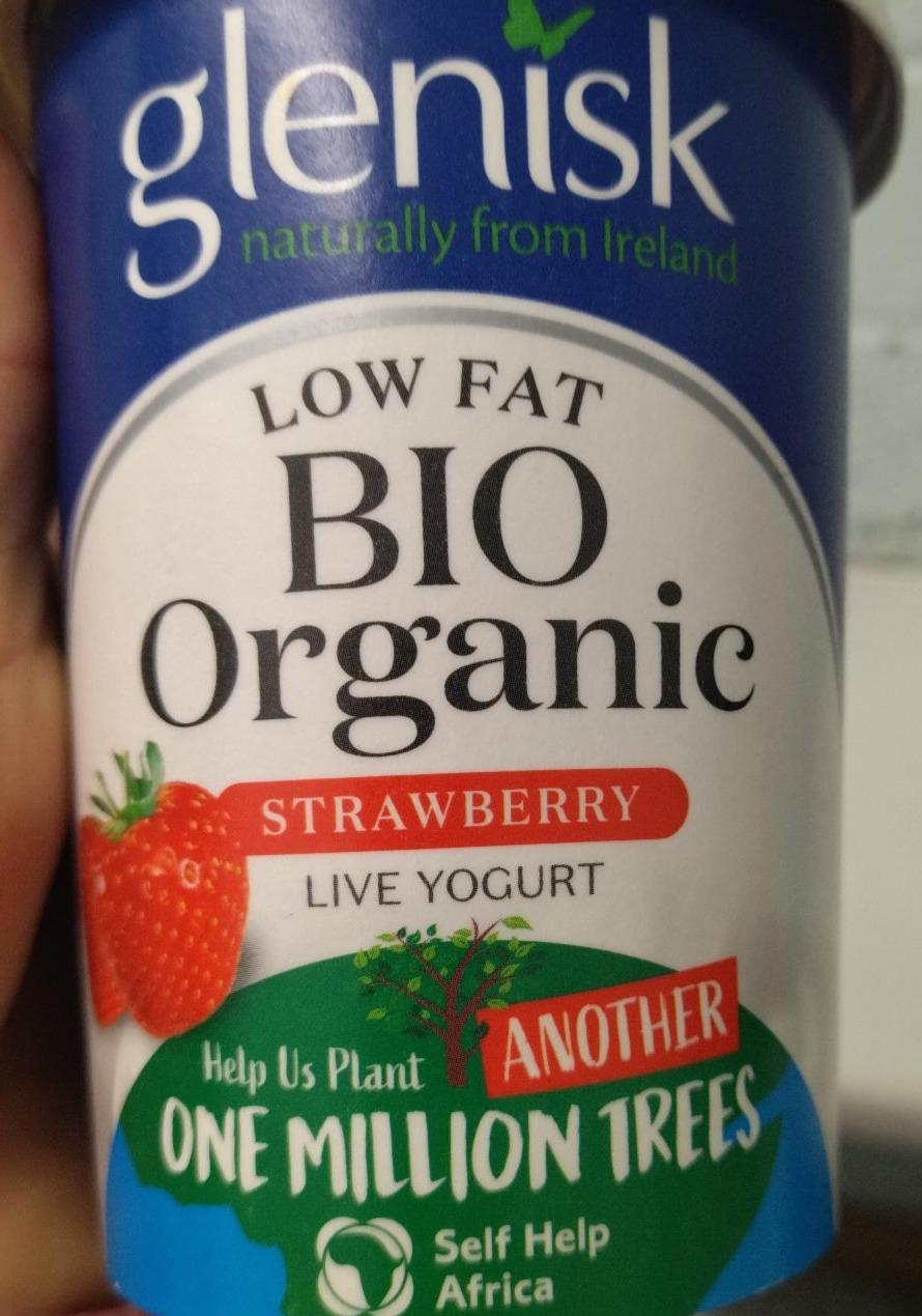 Fotografie - Low fat bio organic strawberry live yogurt Glenisk