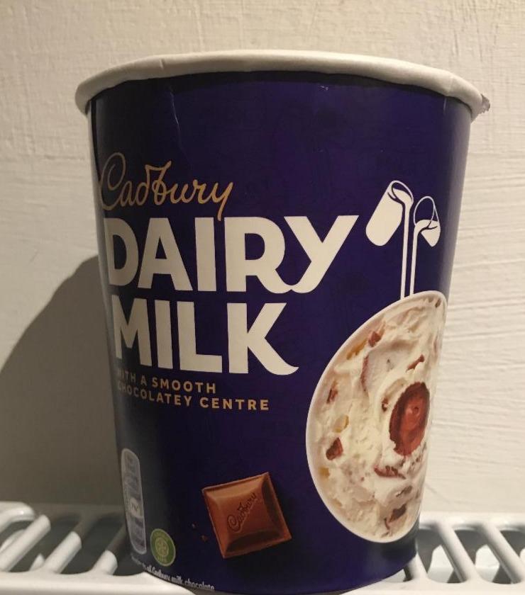 Fotografie - Dairy milk with a smooth chocolatey centre Cadbury