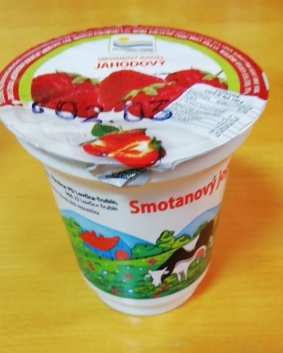 Fotografie - Smotanový jogurt jahodový PD Lovčica-Trubin