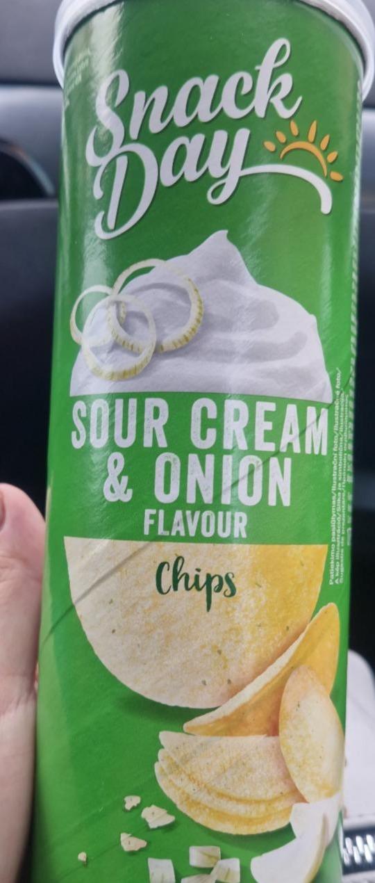 Fotografie - Sour Cream & Onion flavour Chips Snack Day