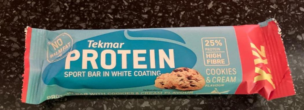 Fotografie - Protein sport bar in white coating cookies & cream Tekmar