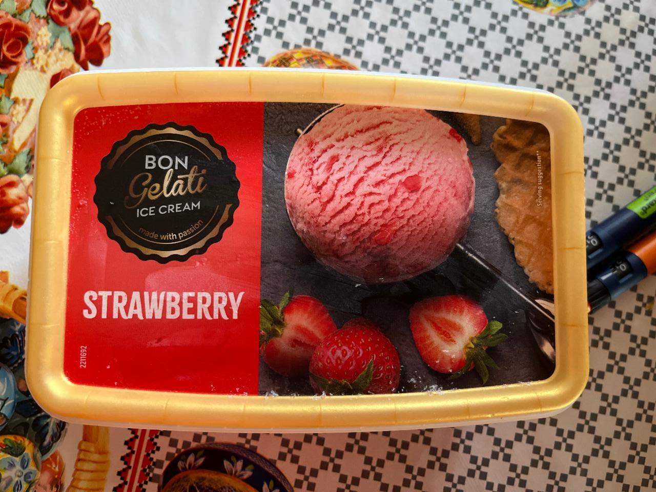 Fotografie - Premium Ice Cream Strawberry Bon Gelati