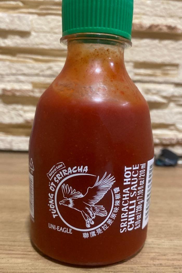 Fotografie - Uni-Eagle Sriracha hot chilli sauce