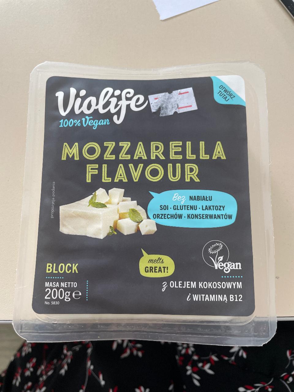 Fotografie - mozzarella flavour slices with coconut oil Violife