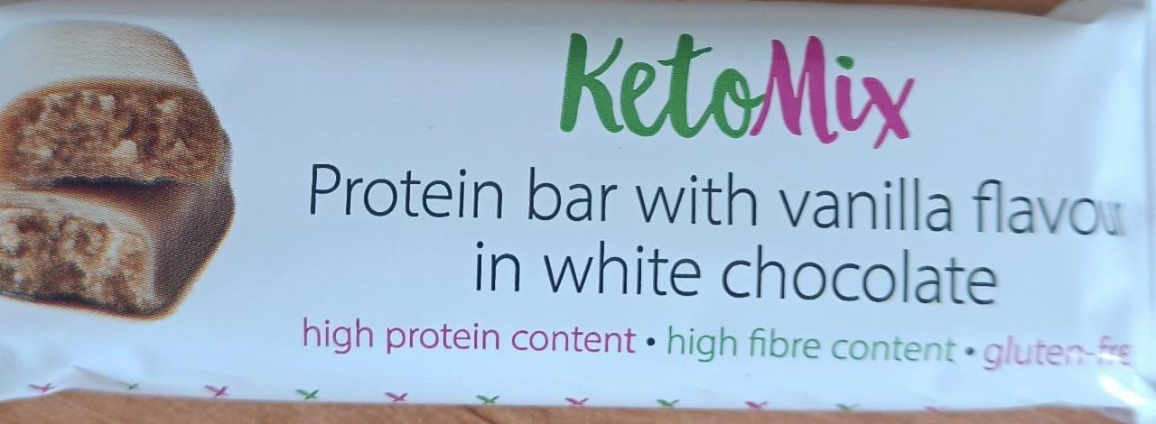 Fotografie - Protein bar with vanilla flavour in white chocolate KetoMix