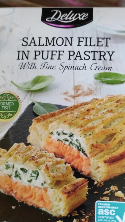 Fotografie - Deluxe Salmon in puff pastry with spicy spinach cream