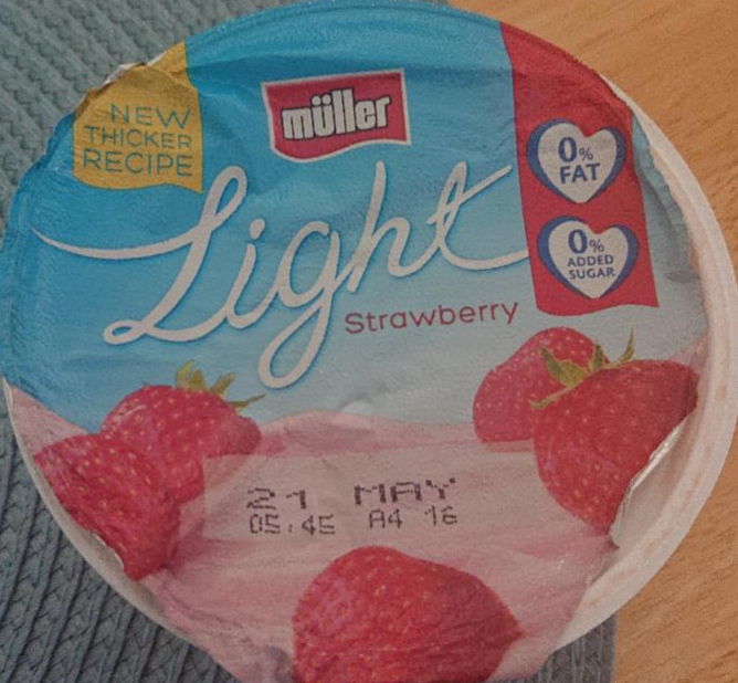 Fotografie - Muller Light Strawberry 0% Fat 0% Added Sugar