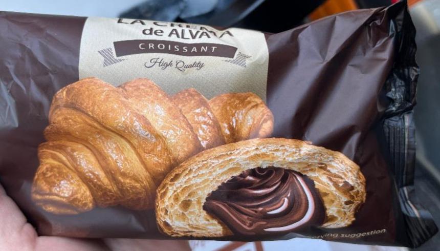 Fotografie - Croissant with cocoa cream filling La crema de alva