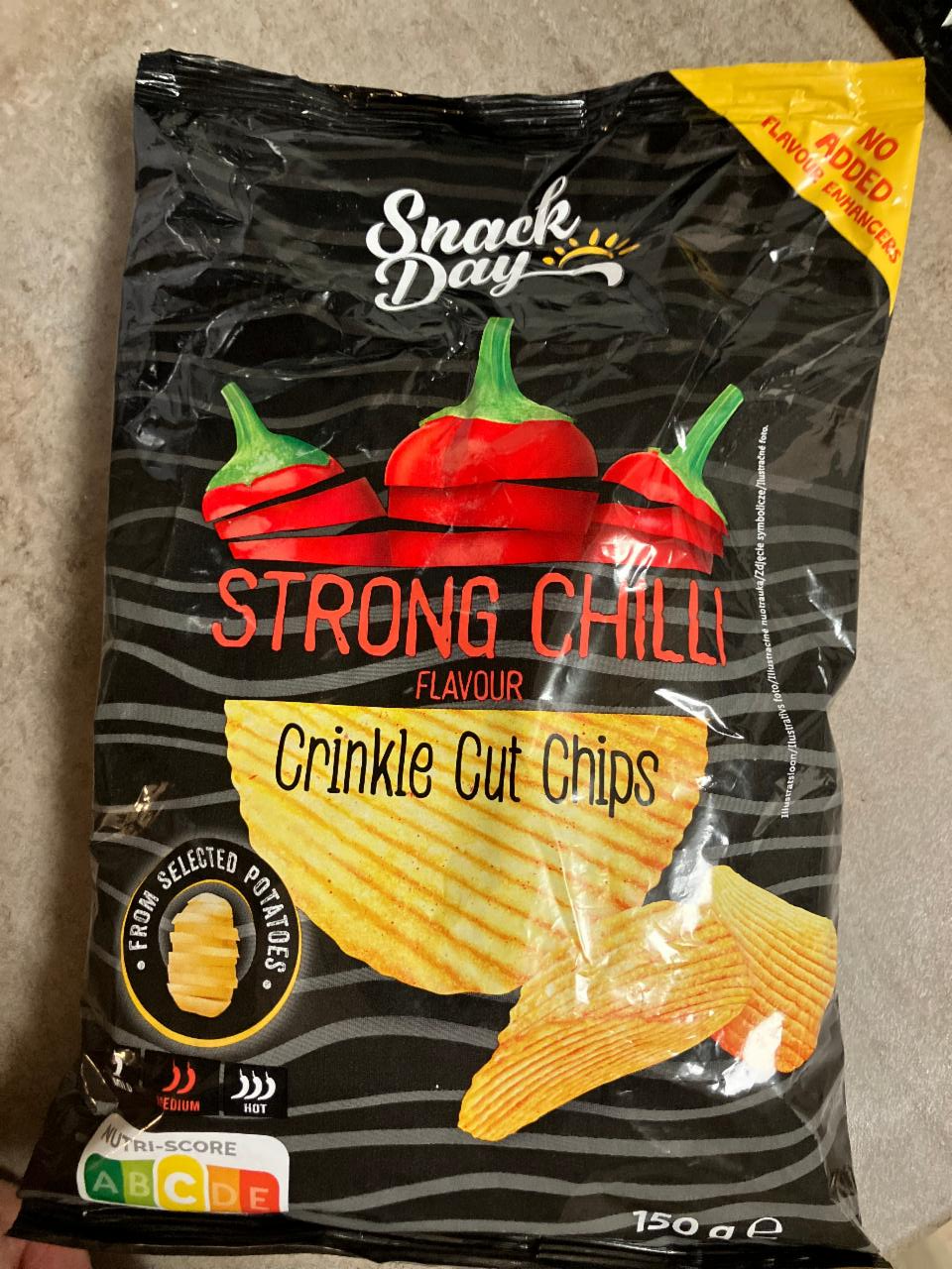 Fotografie - Strong Chilli flavour Crinkle Cut Chips Snack Day