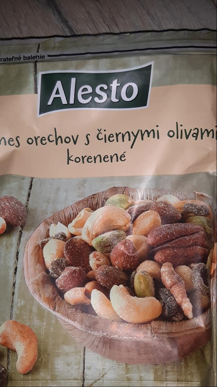 Fotografie - Zmes orechov s ciernymi olivami korenene Alesto
