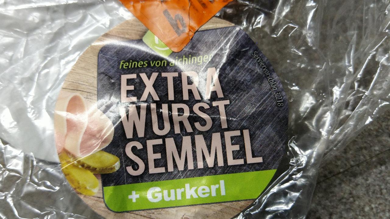 Fotografie - Extra Wurst Semmel + gurkerl