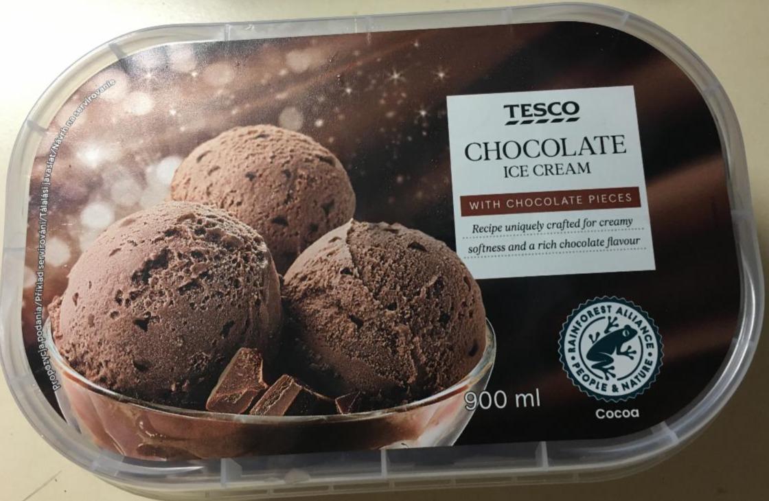 Fotografie - Chocolate ice cream with chocolate pieces Tesco