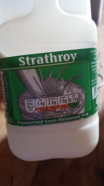 Fotografie - semi skimmed milk Strathroy