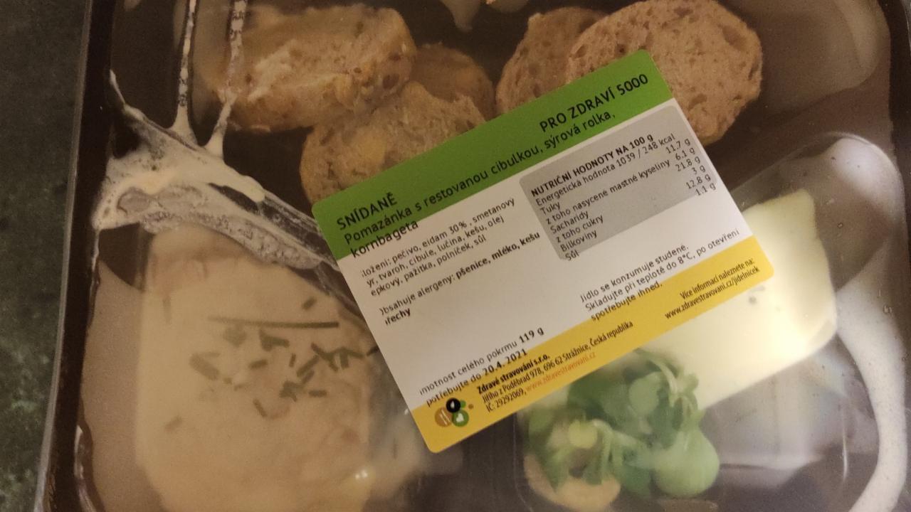 Fotografie - Pomazánka s restovanou cibulkou, sýrová roláda, kornbageta Zdravé stravování