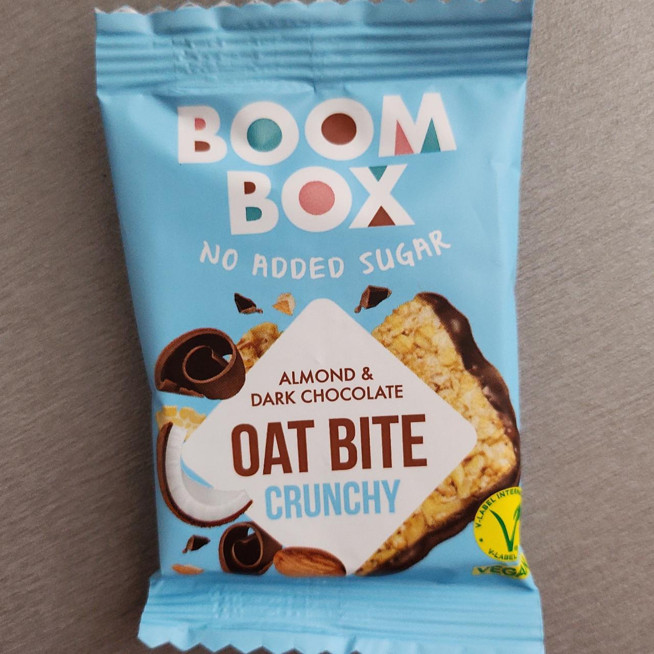 Fotografie - Oat Bite Crunchy Almond & Dark Chocolate Boom Box